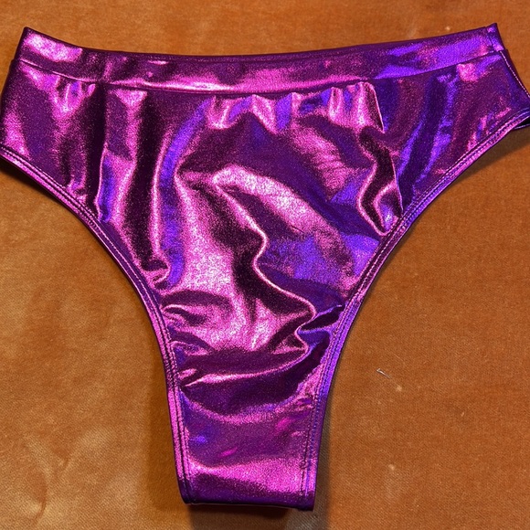 Cheeky High Waisted Bottoms - Picture 2 of 11